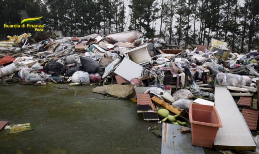 scoperta-nel-pavese-una-discarica-abusiva-su-un-terreno-confiscato