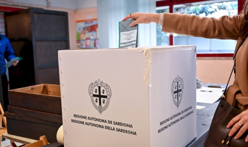 regionali-in-sardegna,-alle-19-affluenza-alle-urne-44,1%