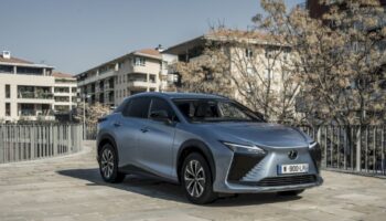 lexus,-nuova-versione-rz-a-trazione-anteriore