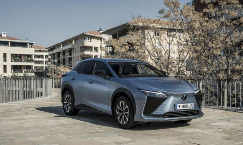 lexus,-nuova-versione-rz-a-trazione-anteriore