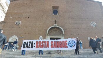 flash-mob-di-indipendenza-all’ara-coeli-“basta-sangue-in-palestina”