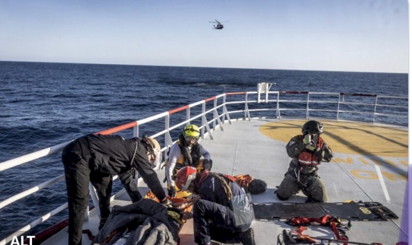 two-migrants-flown-to-sicily-following-the-evacuation-of-25-persons