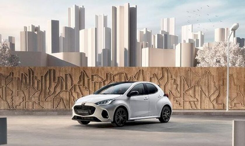 jan-bajtlik-reimmagina-la-citta-con-la-mazda2-hybrid