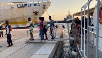 proseguono-gli-sbarchi-di-migranti-a-lampedusa