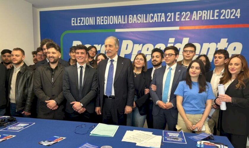 regionali-basilicata,-bardi-presenta-programma-“siamo-quelli-del-fare”