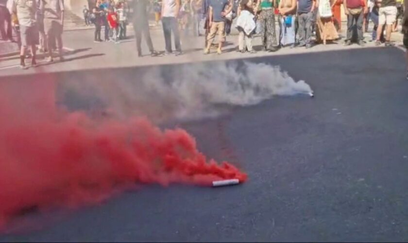 conte-contestato-da-manifestanti-a-genova