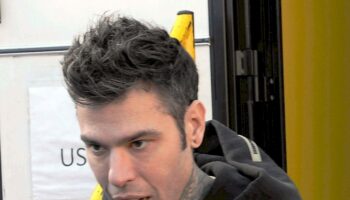 fedez-“sto-bene,-non-so-perche-stiano-dicendo-che-sono-in-fin-di-vita”