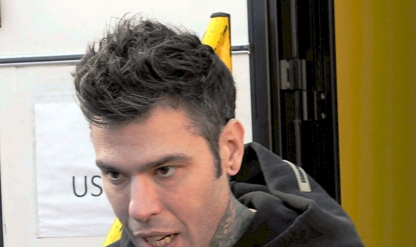 fedez-“sto-bene,-non-so-perche-stiano-dicendo-che-sono-in-fin-di-vita”