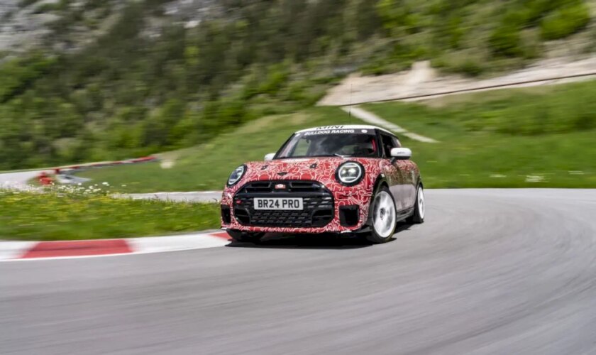 la-nuova-mini-john-cooper-works-debuttera-alla-24-ore-del-nurburgring