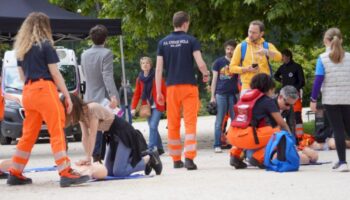 croce-viola-insegna-il-primo-soccorso-nei-parchi-milanesi