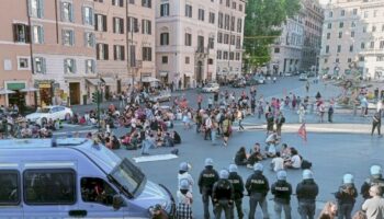 flash-mob-di-ultima-generazione-in-piazza-barberini-a-roma