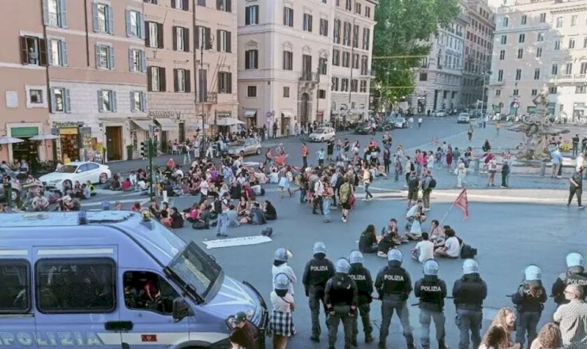 flash-mob-di-ultima-generazione-in-piazza-barberini-a-roma