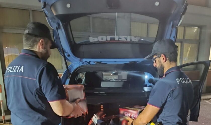 fuochi-d’artificio-illegali-e-pericolosi,-poliziotti-bloccano-festa-a-catania