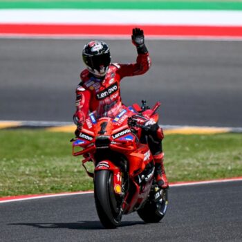 bagnaia-vince-la-sprint-del-mugello-su-marquez,-fuori-martin