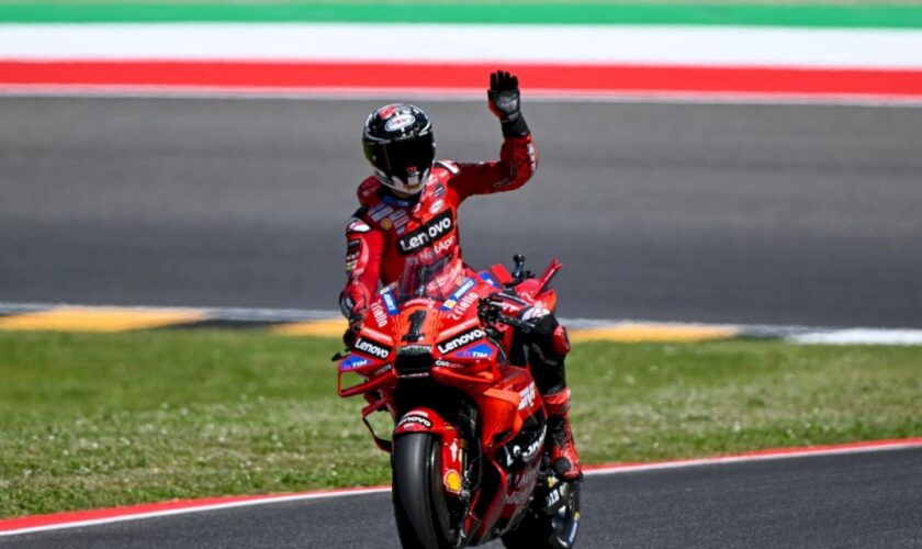 bagnaia-vince-la-sprint-del-mugello-su-marquez,-fuori-martin