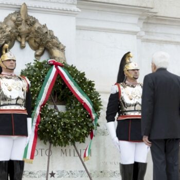 mattarella-depone-corona-d’alloro-all’altare-della-patria