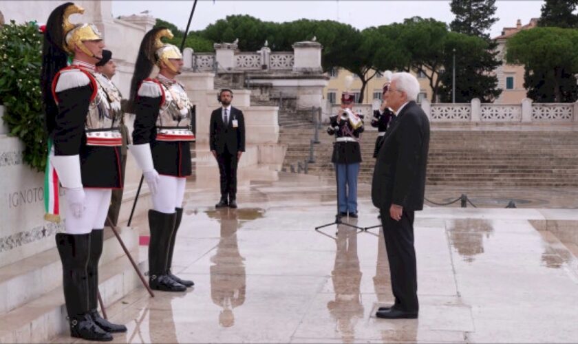 mattarella-depone-una-corona-d’alloro-all’altare-della-patria