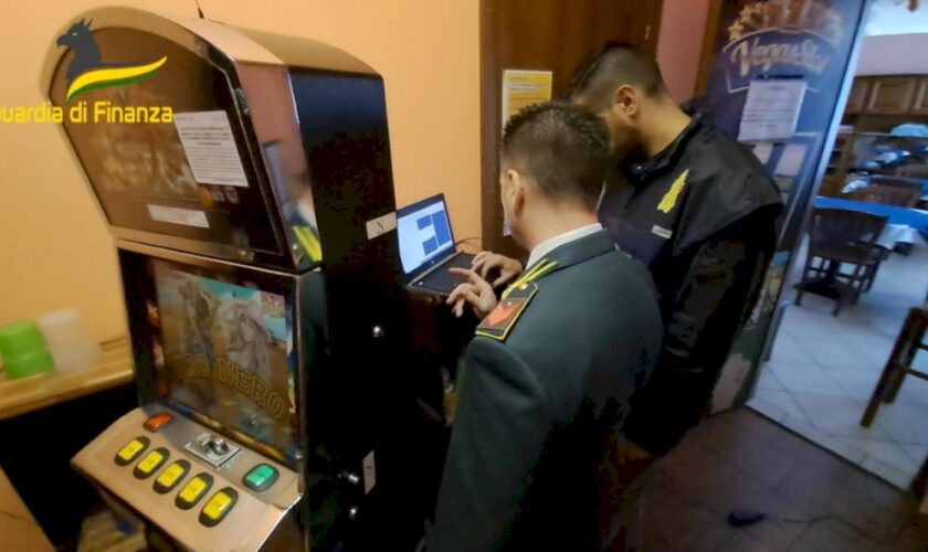 varese,-sottratti-fondi-cassa-da-slot-machine-gdf-sequestra-4.7-mln